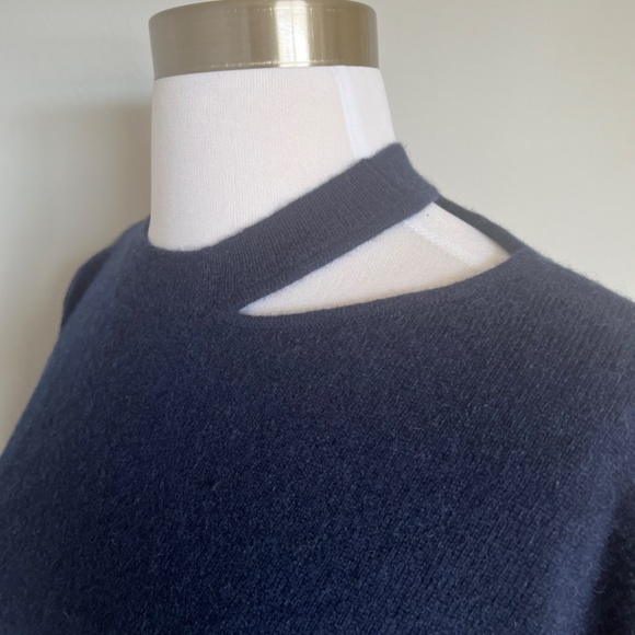 360 CASHMERE Rue Cutout Skull Print Navy Cashmere Cold Shoulder Pullover Sweater - Picture 10 of 13